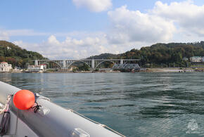 В Сочи со дна моря водолазы подняли автомобиль