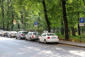По 100 рублей в час: в Сочи ввели  платную парковку на 16 городских улицах