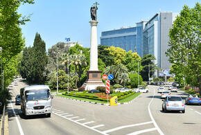 Пока не прижилось: в Сочи почти  1 тысяча водителей за неделю не оплатили парковку по новым правилам