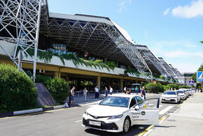 Шашечки или ехать: цены на услуги такси с принятием нового закона во многих регионах выросли на 44%