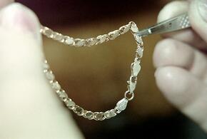 Сразу 16 уголовных дел возбудили против мошенника-ювелира  в Сочи