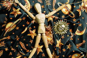 Стрельцам звезды советуют меньше работать, а Рыб ждет приятный разговор