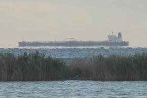 В Новороссийске над поверхностью воды снова заметили огромный летающий корабль