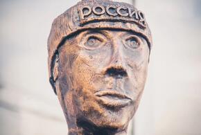 В России появился памятник, признанный «мужем Алёнки из Нововоронежа»