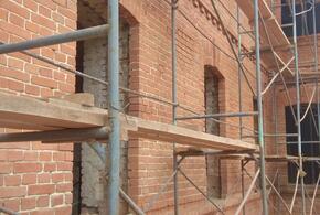 В станице Динской под Краснодаром бабушка остановила реконструкцию многоэтажки