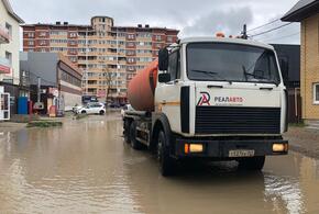 Из-за подтоплений изменены маршруты автобусов и перекрыта дорога в Краснодаре