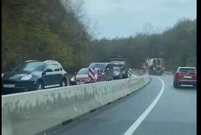 Любители морского отдыха устроили массовые заторы на дорогах Краснодарского края