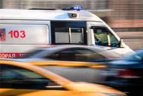 В Краснодаре иномарка на полном ходу врезалась в машину скорой помощи