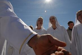 В Сочи мать обмазала себя и сына воском и решила спрятаться