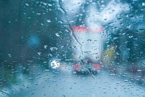 В Сочи объявлено штормовое предупреждение, ожидаются ливни с грозами и сильный ветер