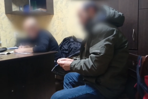 Мужчина украл ключи от машины из квартиры владелицы