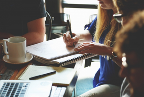 Почему увольняются с работы кубанцы: опрос показал истинные причины 