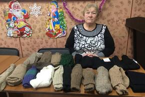 Свечи из консервных банок: пенсионерки Тимашевского района собрали посылки для бойцов СВО