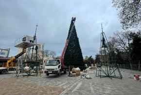 В Анапе показали, как украшают Театральную площадь к Новому году