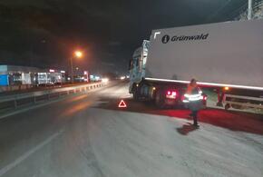 В Новороссийске пешеход попал под грузовик, перебегая дорогу в неположенном месте