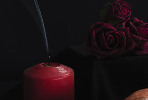 Краснодарского ведущего Дениса Конакова похоронили на кладбище в Новотитаровской