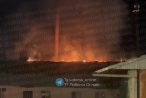 Огромный пожар полыхал на хлебозаводе в Краснодарском крае