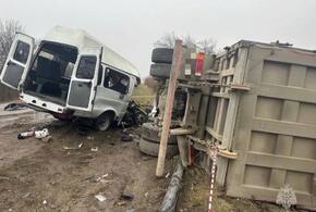 Семь человек погибли в результате столкновения грузовика и маршрутки в Ставропольском крае