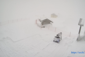 В горах Сочи высота снежных сугробов достигла почти 3 метров