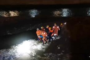 В Крещенскую ночь пьяный житель Сочи упал в реку в центре города