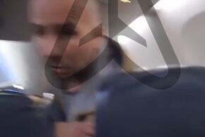 Дебошир угрожал «вырубить» полицейского и чуть не сорвал рейс в Сочи