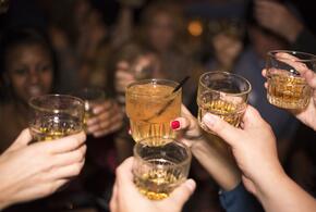 Какое спиртное нельзя смешивать и почему, рассказали эксперты