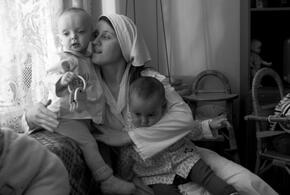 Пятерых истощенных и замерзающих детей обнаружили в холодном доме в Краснодарском крае 