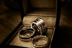 Сотрудник ломбарда воровал ювелирку и сдавал в другие комиссионки в Краснодаре