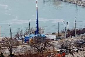 Странные белые пятна в море напугали новороссийцев