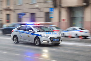 Водитель на белой «Ниве» устроил ночную гонку по тротуарам в городе Гулькевичи на Кубани