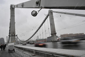 Девять поездов остановили перед Крымским мостом по неизвестным причинам