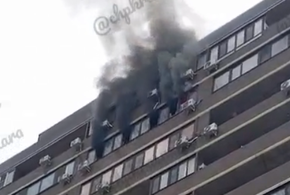 Из горящего дома в Краснодаре пожарные спасли и эвакуировали несколько десятков человек