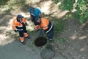 Мэрия Краснодара не может устранить фекальный фонтан на улице Российской