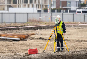На строительстве новой дороги в обход Адлера в Сочи  начали возводить первую подпорную стену
