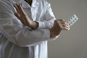 Полицейского, который «крышевал» клинику для наркозависимых в Краснодаре, обвиняют еще по одной статье 