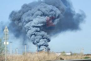 Столб черного дыма виден из Краснодара со стороны Адыгеи 