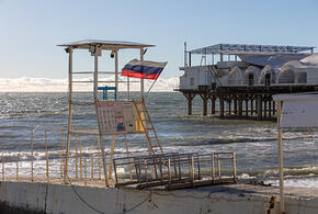 В ожидании лета: воздух в Сочи прогрелся до 17 градусов, туристы уже загорают на пляжах