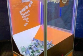 Жадность подвела: в Сочи рука туриста застряла в игровом автомате, когда он потянулся за деньгами