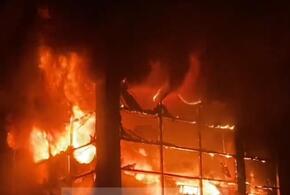 Мебельный магазин сгорел в Анапе ночь 23 апреля