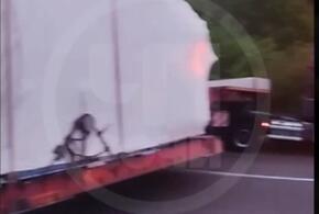 Федеральная трасса в Сочи наглухо заблокирована застрявшей фурой-длинномером