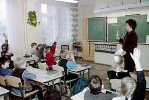 Педагогам в небольших населенных пунктах увеличат допвыплаты вдвое