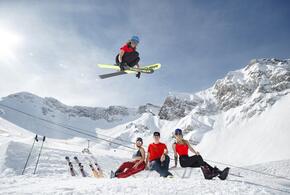 Снежный пляж в горах откроется в мае на Красной Поляне в Сочи 