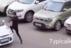 В Краснодаре неадеквата, нападавшего на водителя иномарки с ножом, заключили под стражу