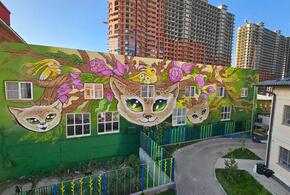 Яркие волшебные растения и животные появились на некогда обшарпанных стенах