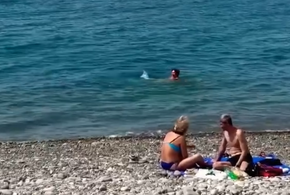 В Сочи показали, как выглядят пляжи, и чем на них занимаются отдыхающие