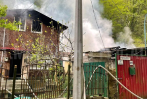 В Сочи утром произошел пожар в частном секторе в Хостинском районе