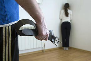 Женщину из Сочи суд приговорил к исправительным работам, она не защитила ребенка от расправы сожителя