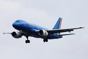 Из-за утечки керосина: самолет, летевший из Сочи в Питер, экстренно посадили на запасной аэродром