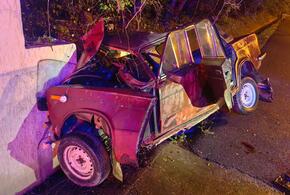 Машину смяло до неузнаваемости: смертельное ДТП случилось в Сочи 