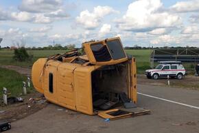 На Кубани в перевернувшемся микроавтобусе погибла пассажирка 
